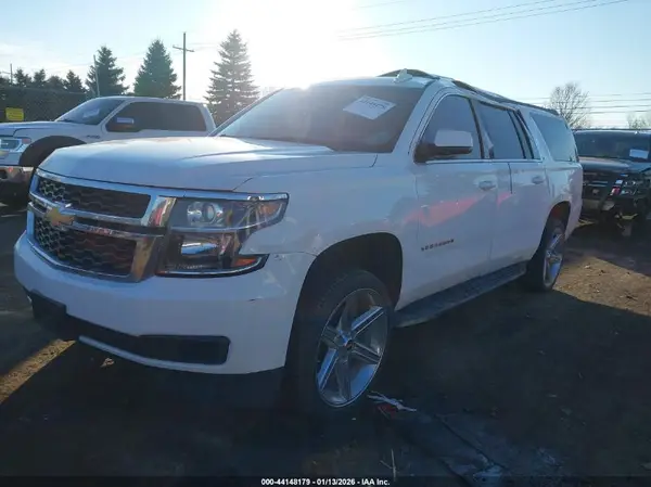 1GNSCHKC8HR366518 2017 CHEVROLET SUBURBAN - Image 2
