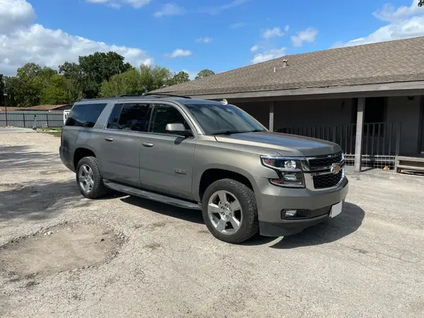 1GNSCHKC8HR404281 2017 CHEVROLET SUBURBAN - Image 1