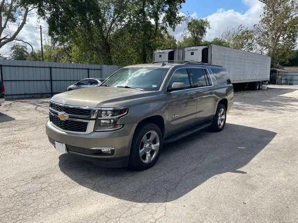 1GNSCHKC8HR404281 2017 CHEVROLET SUBURBAN - Image 2