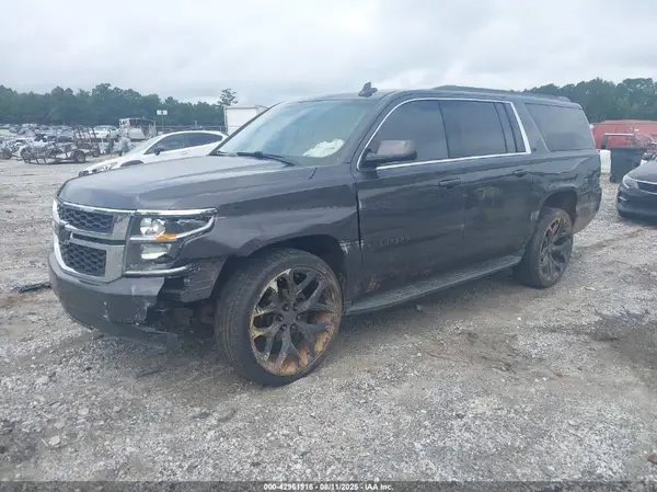 1GNSCHKC9JR143765 2018 CHEVROLET SUBURBAN - Image 2