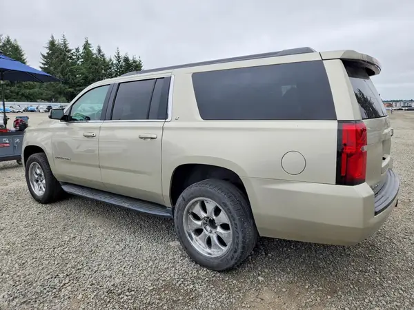 1GNSCHKCXHR130825 2017 CHEVROLET SUBURBAN - Image 2