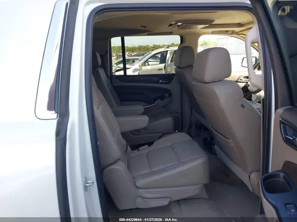 1GNSCJKC3HR208689 2017 CHEVROLET SUBURBAN - Image 8