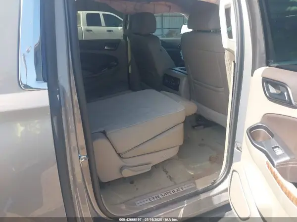 1GNSCJKC5HR309457 2017 CHEVROLET SUBURBAN - Image 8