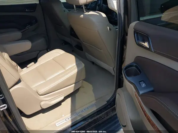 1GNSCJKC5KR304766 2019 CHEVROLET SUBURBAN - Image 8