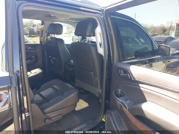 1GNSCJKC5KR360318 2019 CHEVROLET SUBURBAN - Image 8