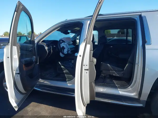 1GNSCJKC7HR143734 2017 CHEVROLET SUBURBAN - Image 8