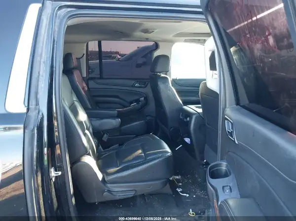 1GNSCJKC7HR152160 2017 CHEVROLET SUBURBAN - Image 8
