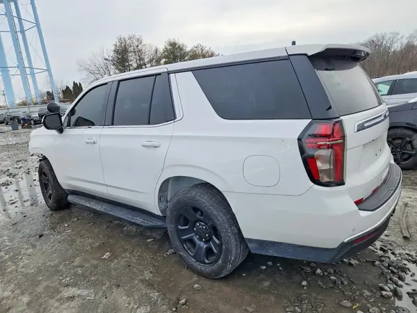 1GNSCLED1NR170374 2022 CHEVROLET TAHOE - Image 2