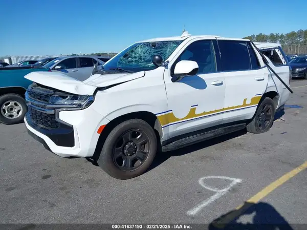 1GNSCLED1NR239385 2022 CHEVROLET TAHOE - Image 2