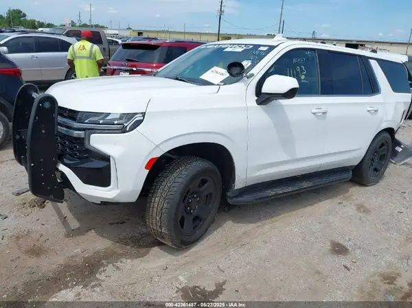 1GNSCLED3NR129342 2022 CHEVROLET TAHOE - Image 2