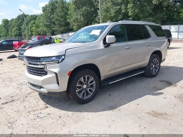 1GNSCNKD0NR357413 2022 CHEVROLET TAHOE - Image 2