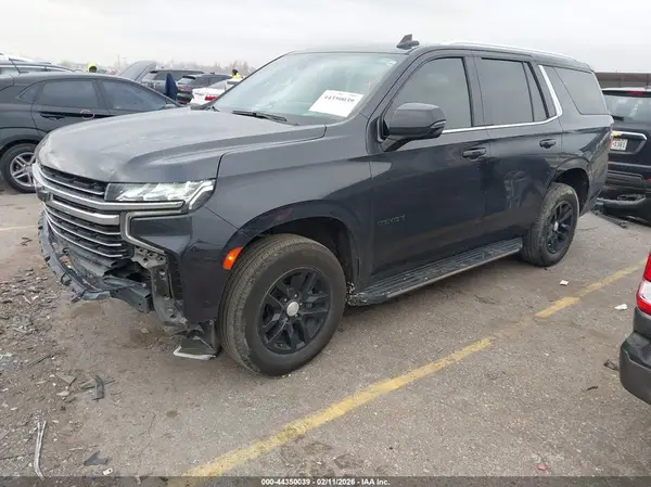 1GNSCNKD2NR293648 2022 CHEVROLET TAHOE - Image 2