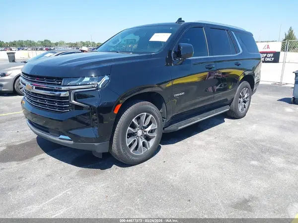 1GNSCNKD8NR246818 2022 CHEVROLET TAHOE - Image 2