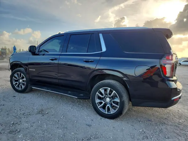 1GNSCNKDXNR326329 2022 CHEVROLET TAHOE - Image 2
