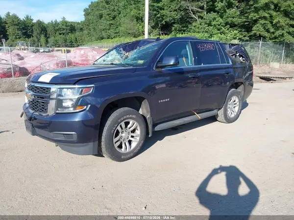1GNSKAEC3HR256109 2017 CHEVROLET TAHOE - Image 2