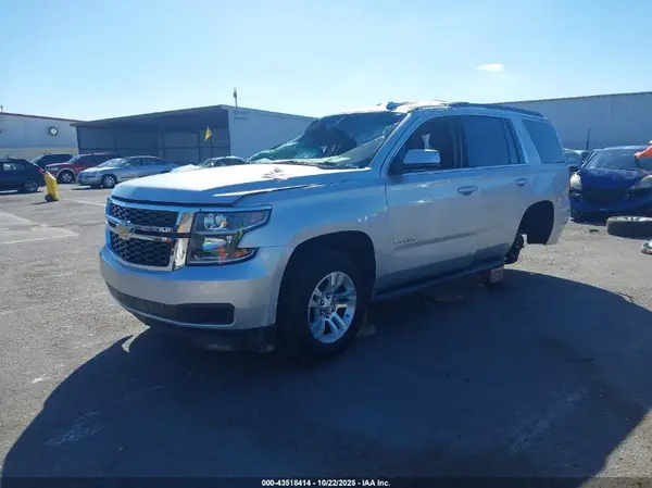 1GNSKAKC3HR355940 2017 CHEVROLET TAHOE - Image 2