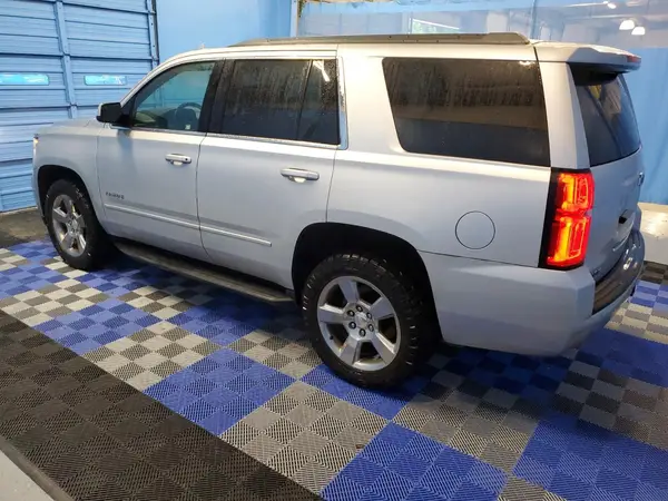 1GNSKAKC5KR124318 2019 CHEVROLET TAHOE - Image 2