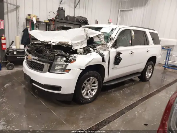 1GNSKBKC1JR142965 2018 CHEVROLET TAHOE - Image 2