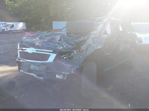 1GNSKBKC1JR381223 2018 CHEVROLET TAHOE - Image 2