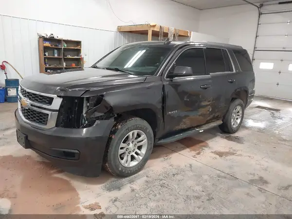 1GNSKBKC4JR107305 2018 CHEVROLET TAHOE - Image 2