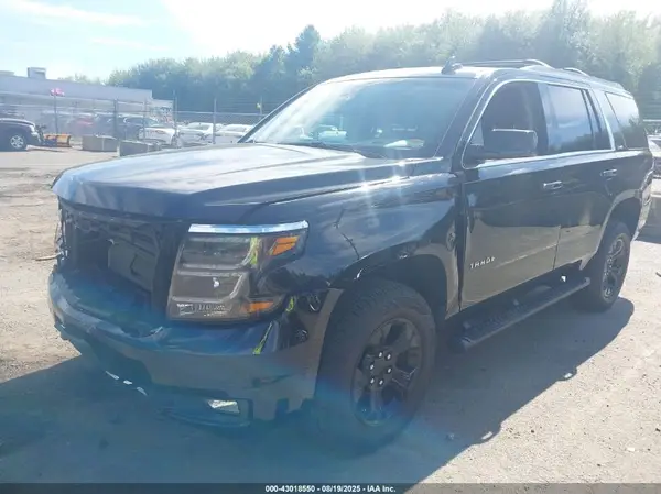 1GNSKBKCXHR235560 2017 CHEVROLET TAHOE - Image 2