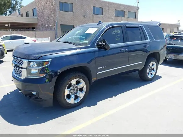 1GNSKBKCXHR245702 2017 CHEVROLET TAHOE - Image 2