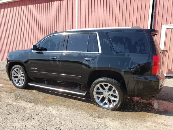 1GNSKCKC8LR260097 2020 CHEVROLET TAHOE - Image 2