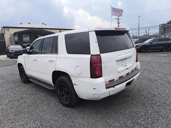 1GNSKDEC1HR318320 2017 CHEVROLET TAHOE - Image 2