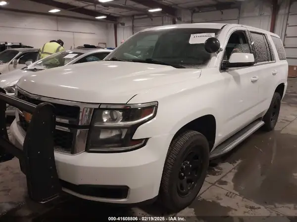1GNSKDEC1JR240868 2018 CHEVROLET TAHOE - Image 2