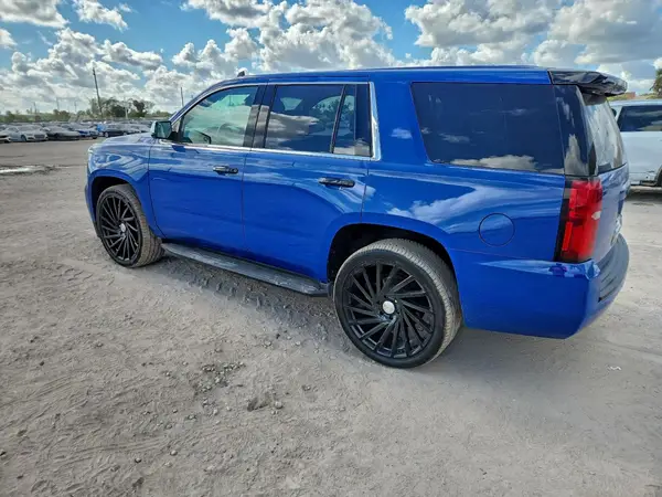 1GNSKDEC7HR293729 2017 CHEVROLET TAHOE - Image 2