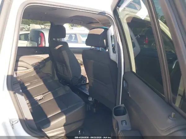 1GNSKDKC4KR123730 2019 CHEVROLET TAHOE - Image 8