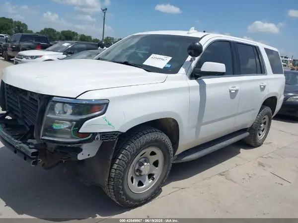 1GNSKFEC1JR304628 2018 CHEVROLET TAHOE - Image 2