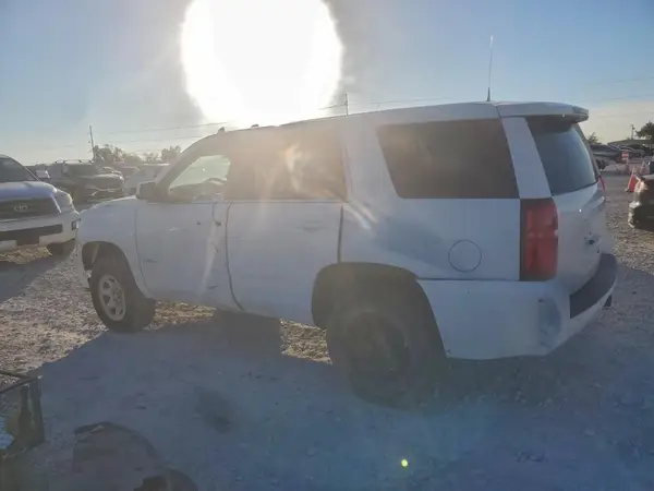1GNSKFEC5JR123645 2018 CHEVROLET TAHOE - Image 2