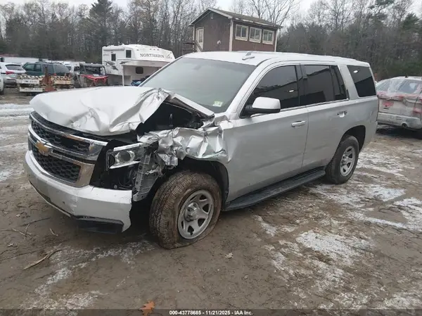 1GNSKFEC8HR330623 2017 CHEVROLET TAHOE - Image 2