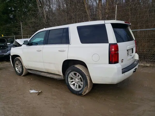 1GNSKFEC8HR353951 2017 CHEVROLET TAHOE - Image 2