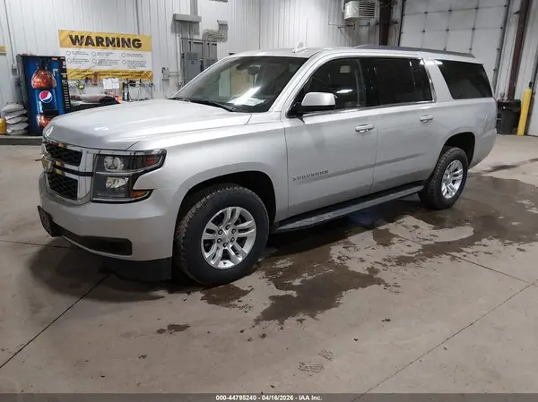 1GNSKGEC8HR303914 2017 CHEVROLET SUBURBAN - Image 2