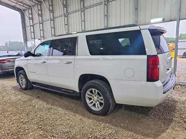 1GNSKGKC9HR329796 2017 CHEVROLET SUBURBAN - Image 2