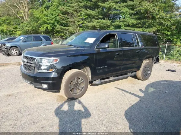1GNSKHKC0HR199980 2017 CHEVROLET SUBURBAN - Image 2