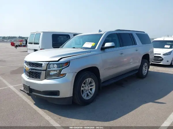 1GNSKHKC0JR374492 2018 CHEVROLET SUBURBAN - Image 2