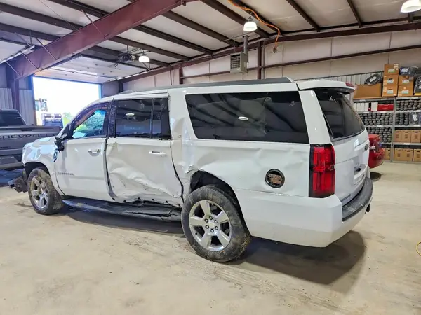 1GNSKHKC0KR209592 2019 CHEVROLET SUBURBAN - Image 2