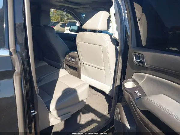 1GNSKHKC0KR366832 2019 CHEVROLET SUBURBAN - Image 8