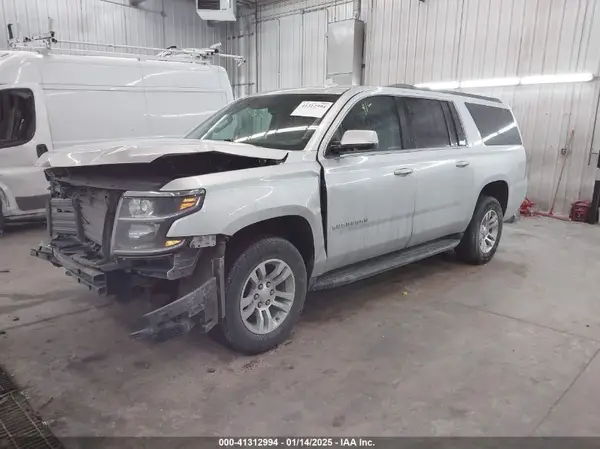 1GNSKHKC2JR201282 2018 CHEVROLET SUBURBAN - Image 2