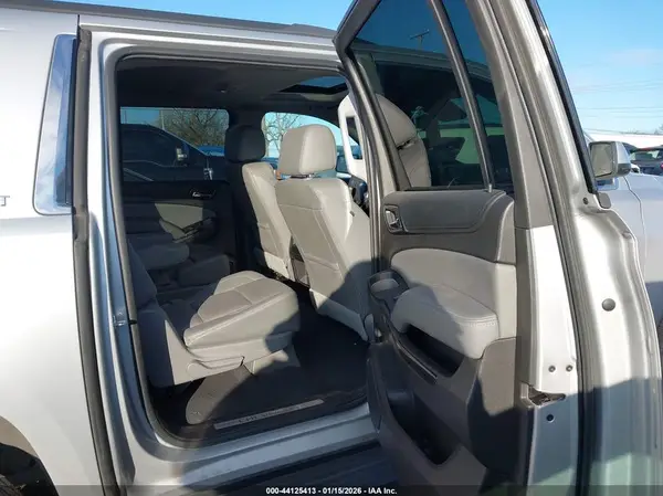 1GNSKHKC2KR193248 2019 CHEVROLET SUBURBAN - Image 8