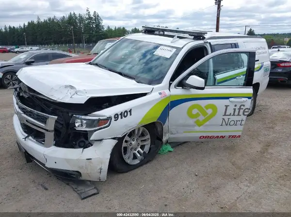 1GNSKHKC2KR213286 2019 CHEVROLET SUBURBAN - Image 2