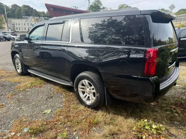 1GNSKHKC2KR218438 2019 CHEVROLET SUBURBAN - Image 2