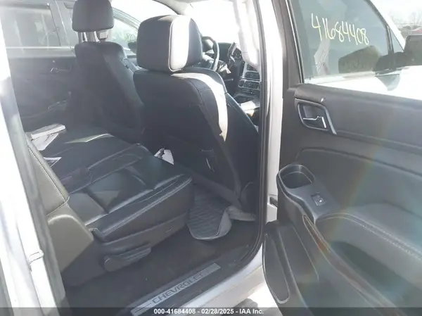1GNSKHKC3HR162406 2017 CHEVROLET SUBURBAN - Image 8