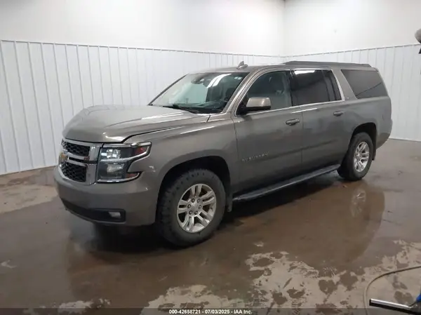 1GNSKHKC3HR205626 2017 CHEVROLET SUBURBAN - Image 2