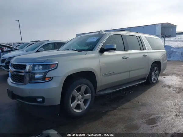 1GNSKHKC3HR334076 2017 CHEVROLET SUBURBAN - Image 2