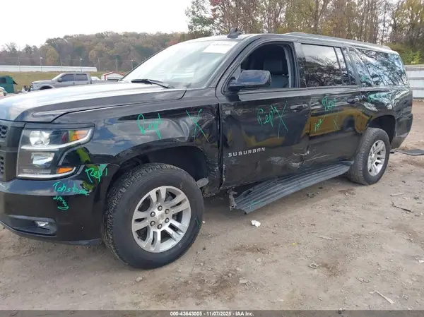 1GNSKHKC3JR252449 2018 CHEVROLET SUBURBAN - Image 2