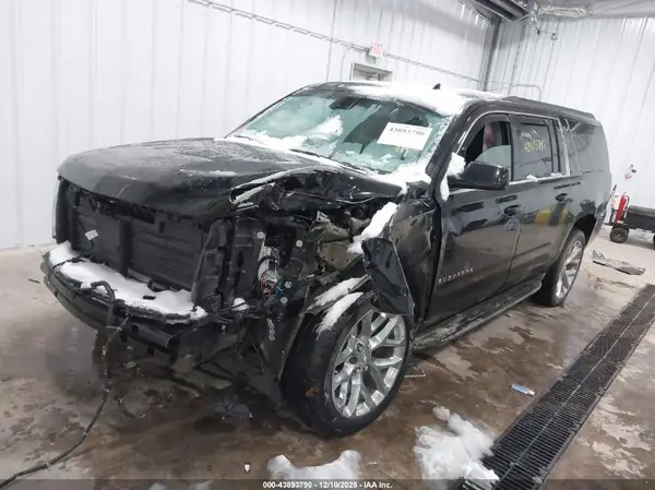 1GNSKHKC3JR267453 2018 CHEVROLET SUBURBAN - Image 2